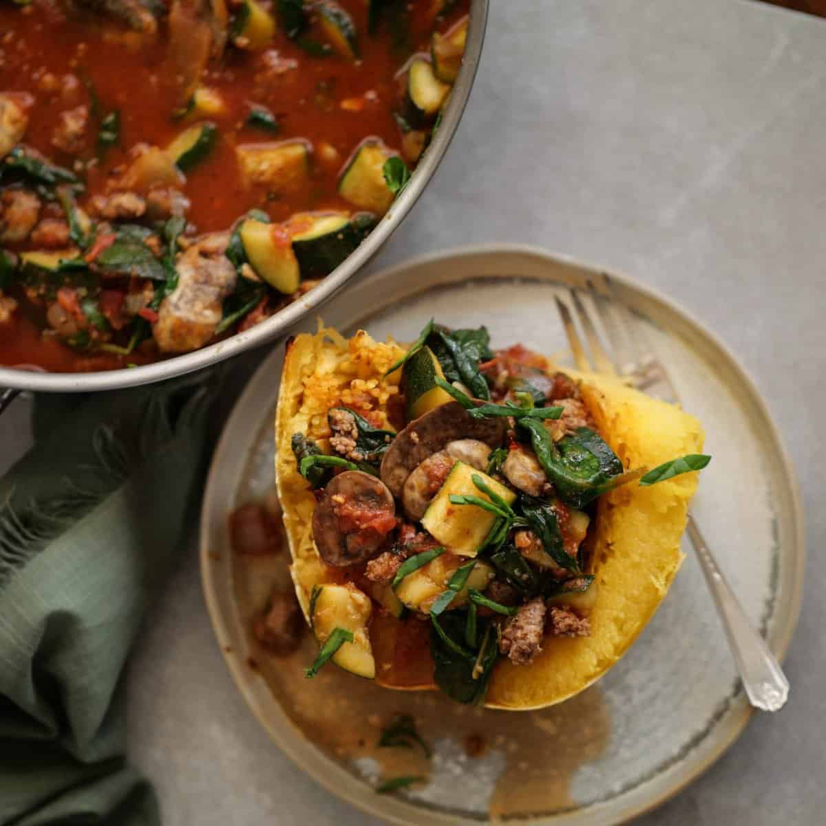 30 Minute Easy Spaghetti Squash With Spinach & Turkey Meat Sauce