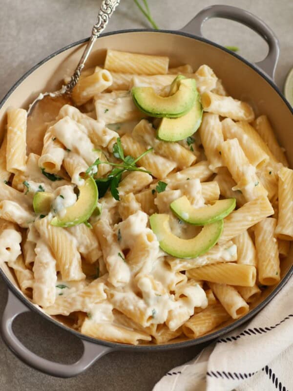 This creamy vegetarian pasta is easy and can be ready on the dinner table in 20 minutes. It has minimal ingredients and will impress your friends and family with flavors. You will want to add this to your monthly rotation of cozy comfort meals!