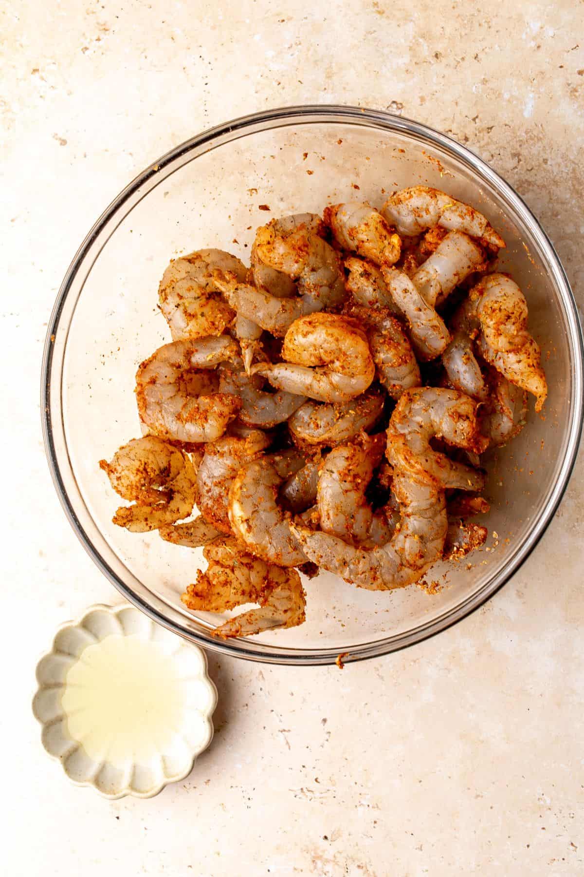 Ingredients to make this recipe in a glass bowl with oil to the side.