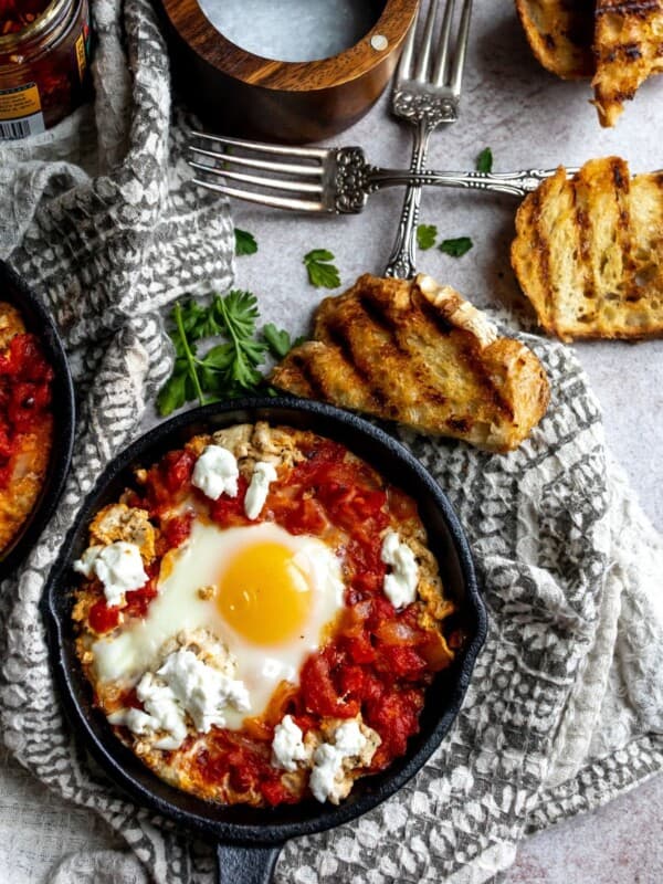Shakshuka With Feta is an easy, extremely delicious breakfast. Made with roasted red peppers, seasoning tomato and tangy feta.