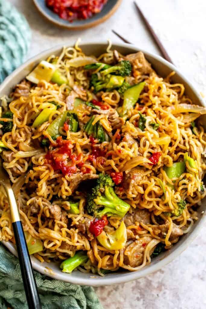 Beef And Broccoli Fried Noodles - Sailor Bailey