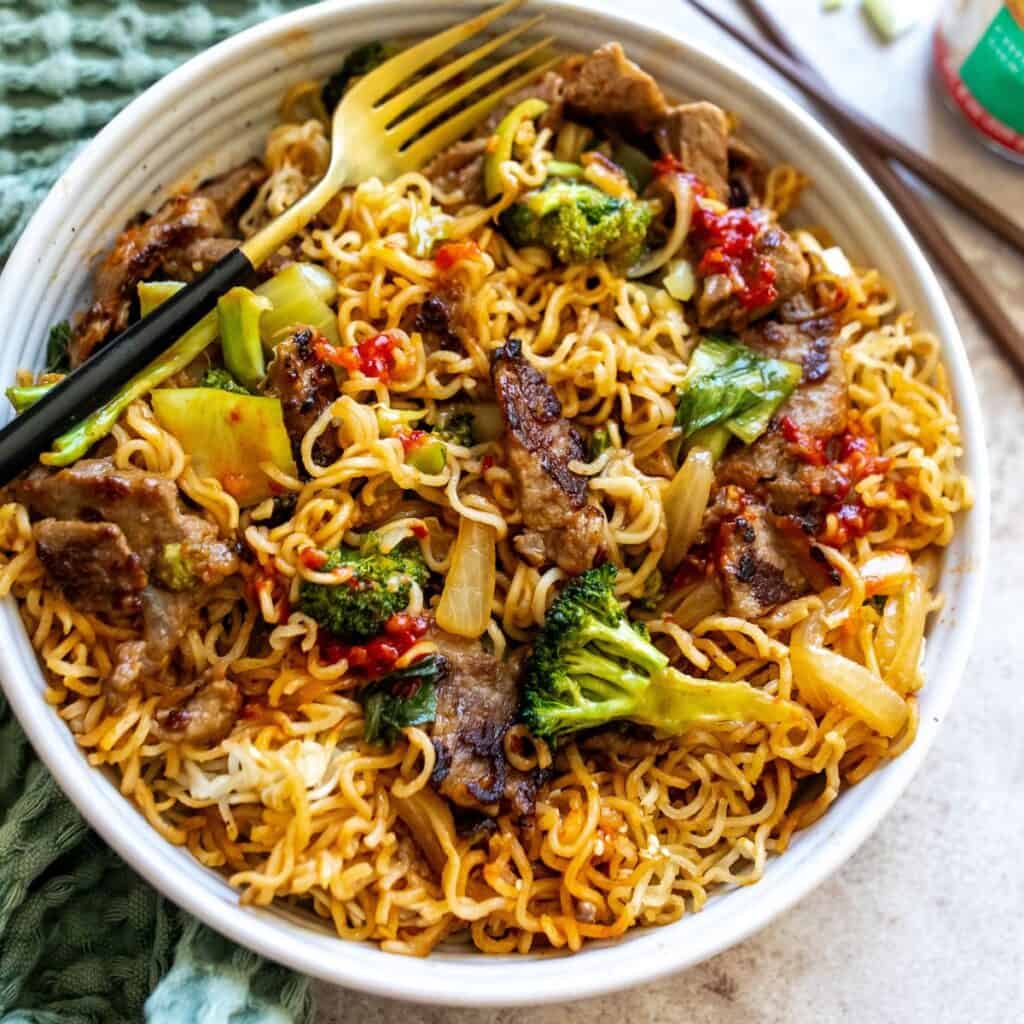 Beef And Broccoli Fried Noodles - Sailor Bailey