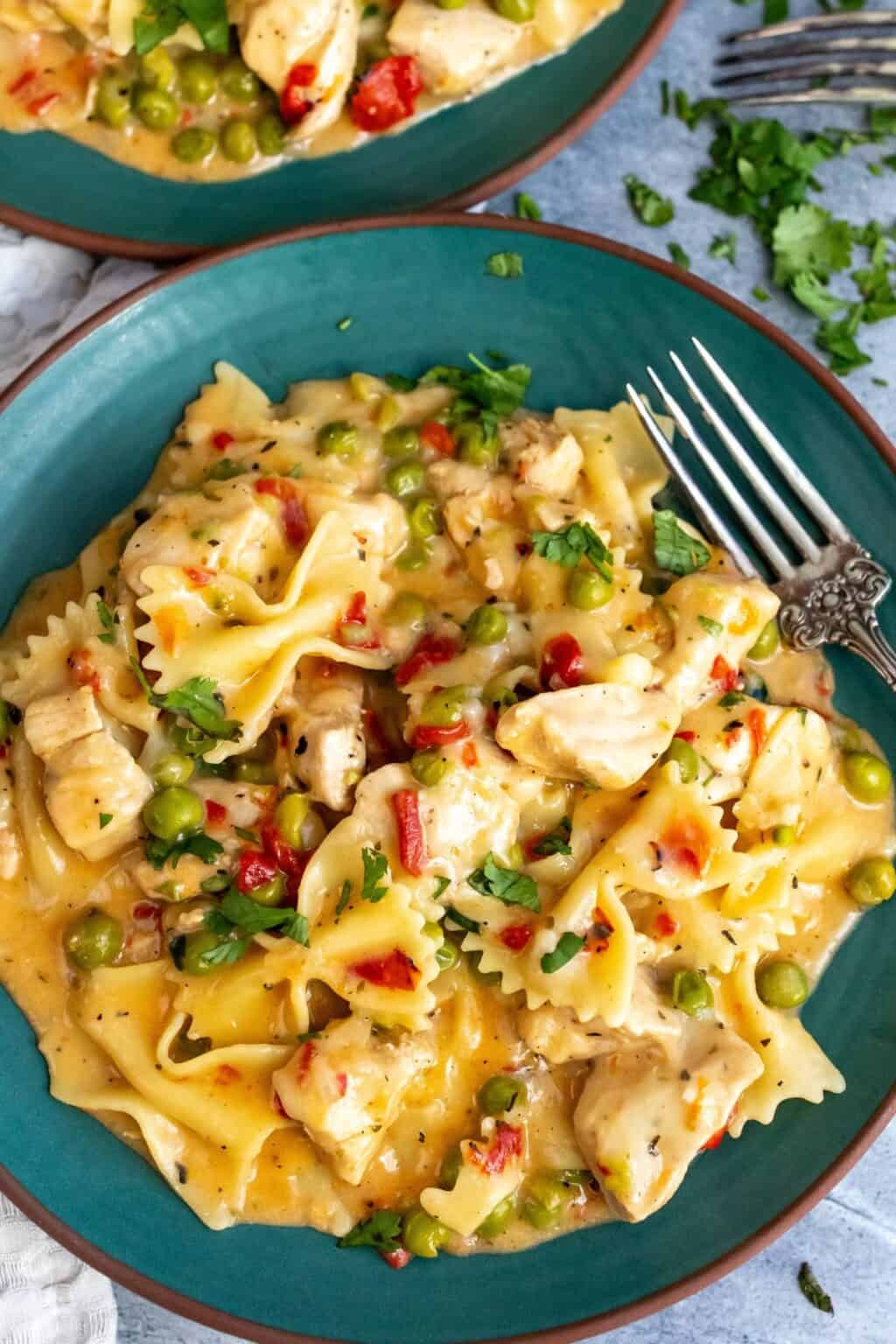 Cheesy Chicken Pasta - Sailor Bailey